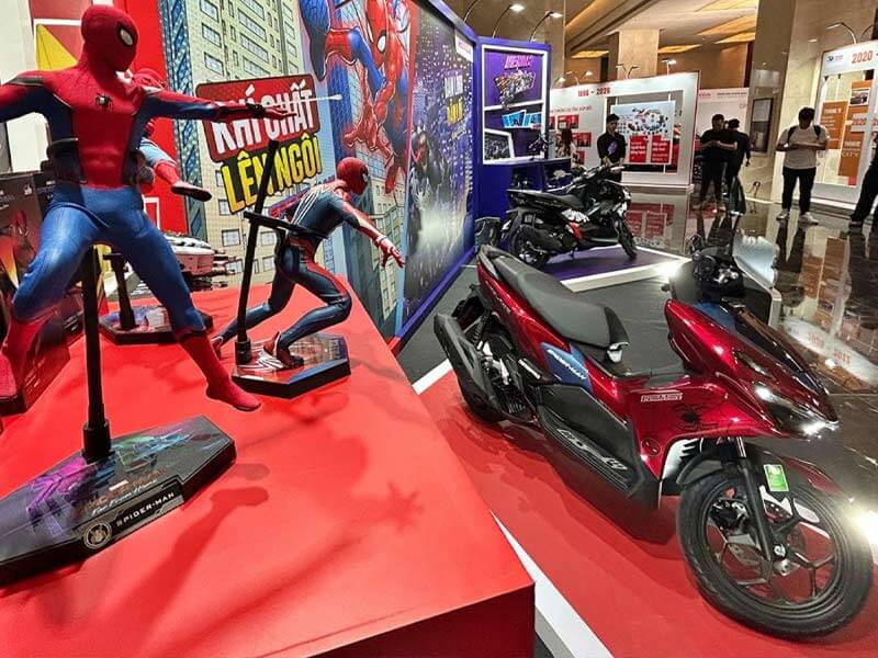 Air Blade 125 Marvel có giá đề xuất 48.1 triệu đồng, chênh lệch 5.9 triệu so với bản tiêu chuẩn