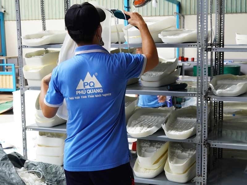 Gia công mút đệm yên xe máy số lượng lớn